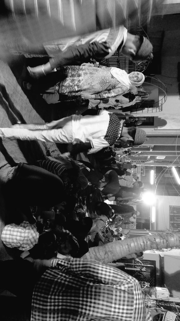 Zakz1's tweet photo. Thought I was going to a family dawaat. 3 villages turned up. 😐 Yelp. #IndiaProblems https://t.co/F1r8voAYJJ
