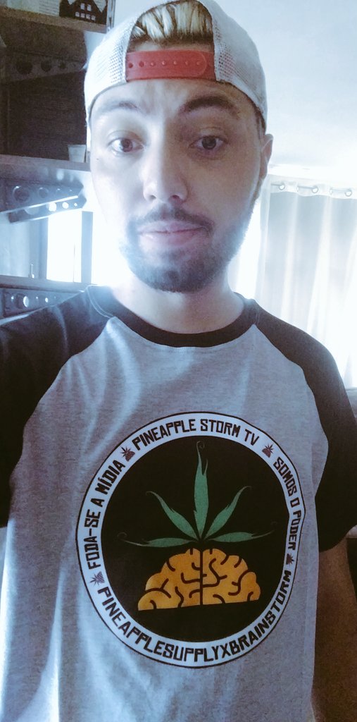 melabwmk's tweet photo. To morrendo de amor por essa camisa #PineappleStorm🍍 <3 https://t.co/krfJcEK8u0