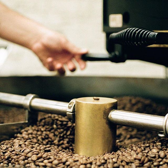 PrevailUnion's tweet image. Repost @prevailcoffee . . .
It's already Monday? Alright, let's do this.
.
Congrats to @themelaniehughes for winning the giveaway 🎉 You've won coffee for yourself, @emilycstone &amp;amp; @mollybryant. .
📸 by: @shopdexteravenue .
.
.
.
.
#SanFranRoaster #Toge… ift.tt/2mF2sy6