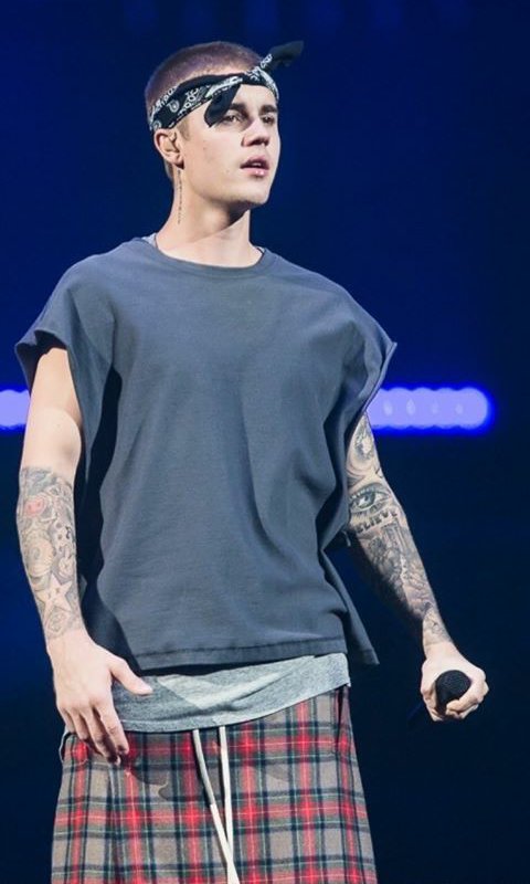 justinbieberfyy's tweet photo. İki yüz otuz #BestFanArmy #iHeartAwards #Beliebers https://t.co/qVOUu6yM9p