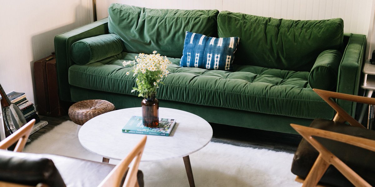 articlemodern's tweet photo. “A few of my favorite items in our home are our green velvet couch from Article, my collection of brass trinkets, my Goodwill score of a wicker chair, and all my plants." Read more on @abeautifulmess: https://t.co/ZDjru73LTM 📷 : @AmberUlmer #SvenSofa #MaraTable https://t.co/ZZammiEP4J