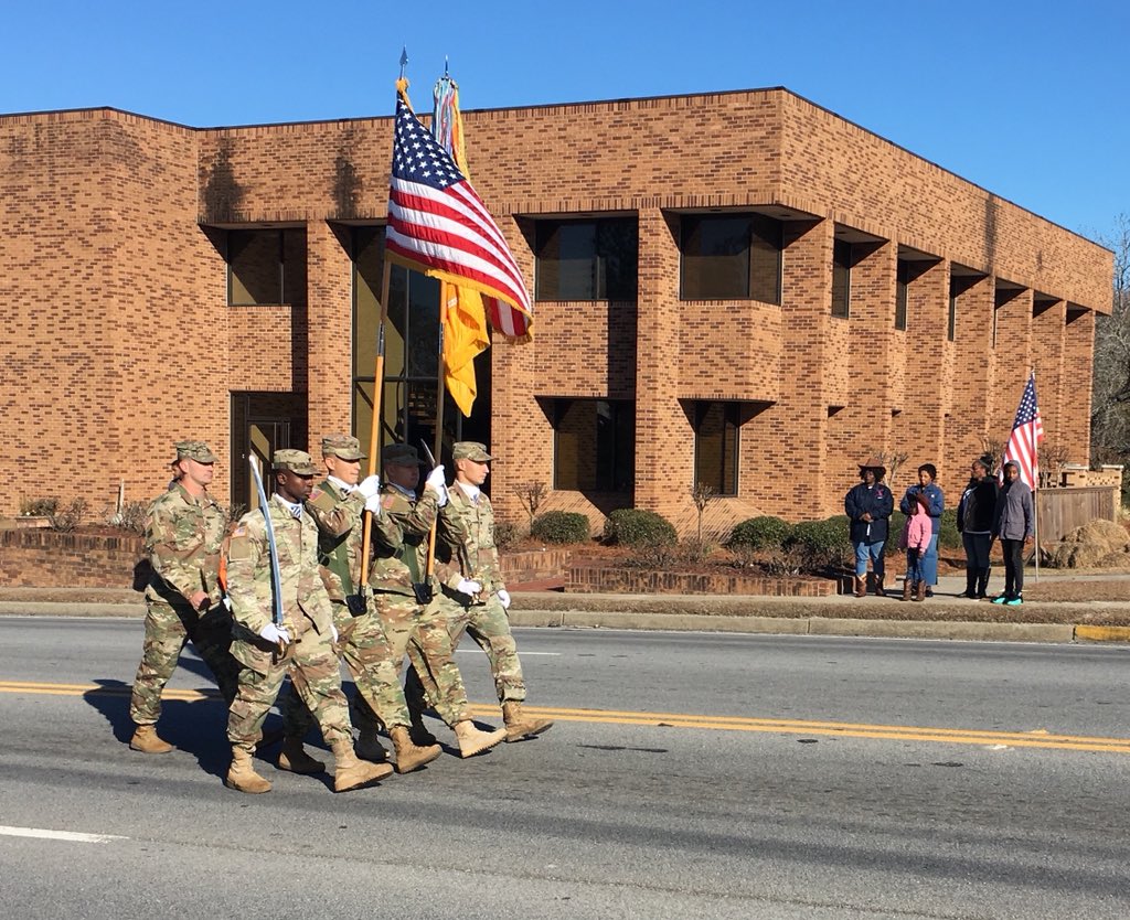 1ABCT_3ID's tweet photo. “Not everybody can be famous but everybody can be great because greatness is determined by service.” #MartinLutherKingDay #RaiderBrigade #ClaxtonGA https://t.co/gDLwimEqzC