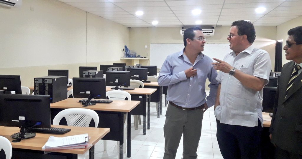 EducacionZ5_Ec's tweet photo. SANTA ELENA| Coordinador @EducacionZ5_Ec @GastonGagliardo y Subsecretario de Adm. Escolar, Santiago Vásquez, recorren las UE Valdivia, Palmar y Prov. de Carchi, para verificar avances de obras, modificaciones e incrementos que tendrán en infraestructura #PorLaEducaciónEc https://t.co/gszKi9LxQH