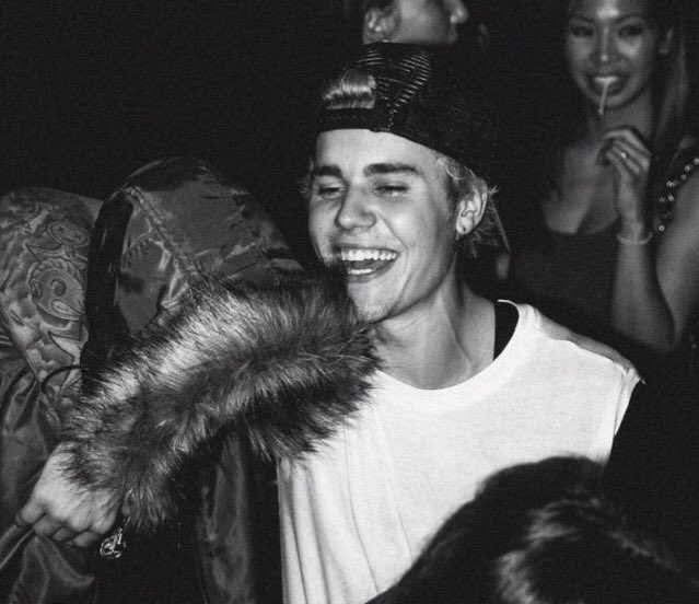 BeliberJustin10's tweet photo. ne müko resimler biriktirmişim guys ya #iHeartAwards #BestFanArmy #Beliebers https://t.co/BbX0BK4eDO