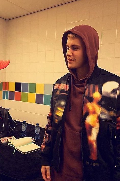 BeliberJustin10's tweet photo. ne müko resimler biriktirmişim guys ya #iHeartAwards #BestFanArmy #Beliebers https://t.co/BbX0BK4eDO