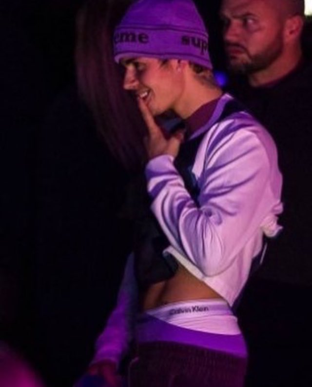 BeliberJustin10's tweet photo. üzülmedin mi kalbimi çekip çarpıp çıkarken gözlerime bak veda ederken şarkıyı pok edem dedim random #iHeartAwards #BestFanArmy #Beliebers https://t.co/DRrU3BkFUd