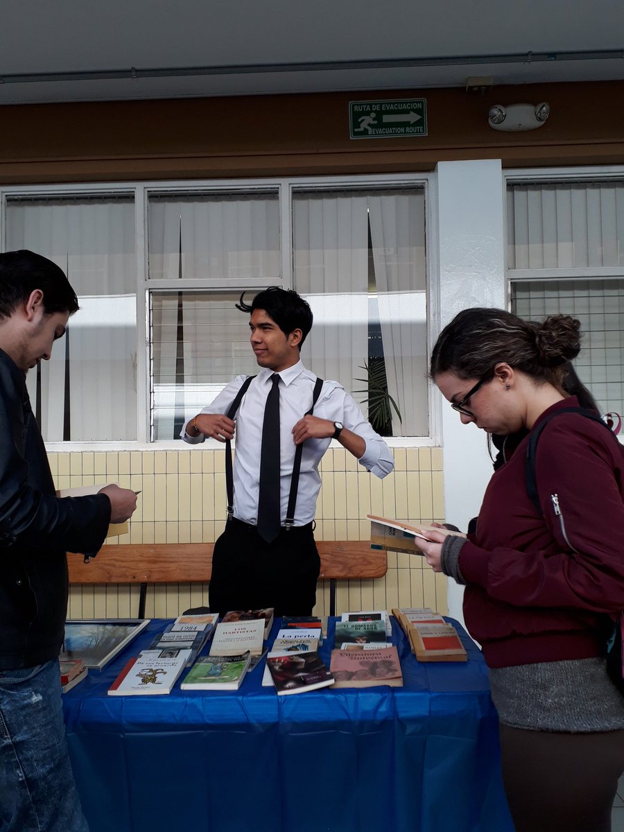 2DecadasMedio's tweet photo. Con actividades como pintura, clases de teclado, juegos de mesa e intercambio de libros se lleva a cabo el Receso Cultural dentro del XIII Festival de la Comunicación #CAMPLED https://t.co/SFhHDP7toK