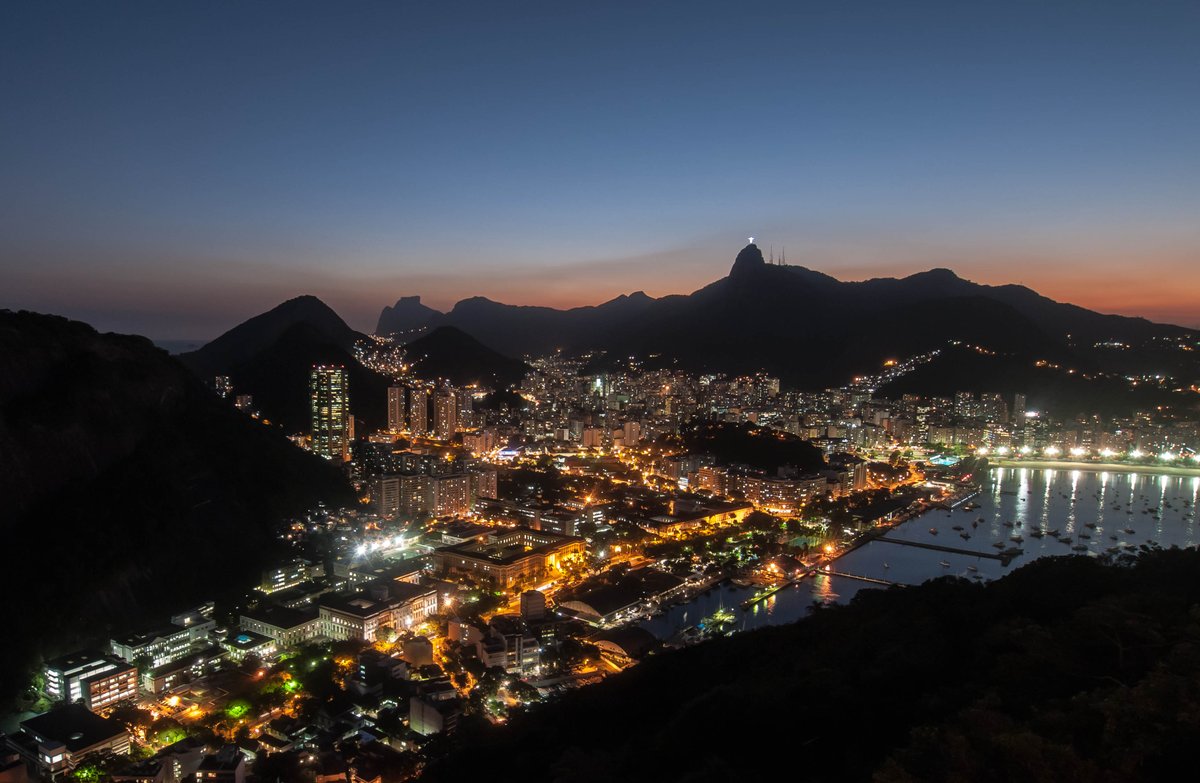 RadfitShow's tweet photo. Rio at night https://t.co/SdwTZiUvQu