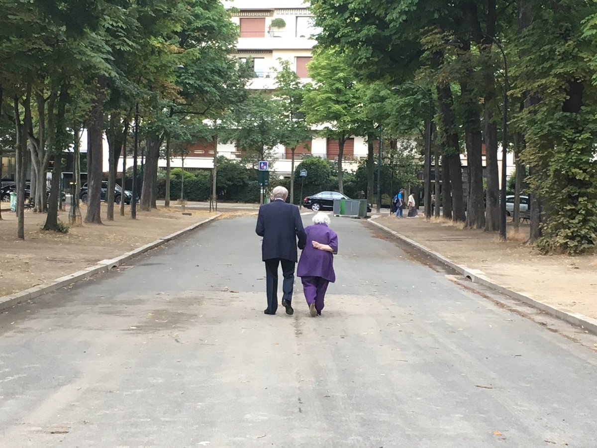 ShellyShepard's tweet photo. @tomhanks I never thought there'd be a reason to feel sorry for my favorite actor - until I saw this! What a #SlowTraveler sees in Paris. #ParisSights #ParisParks #Marmottan https://t.co/eZs5wwIzOo