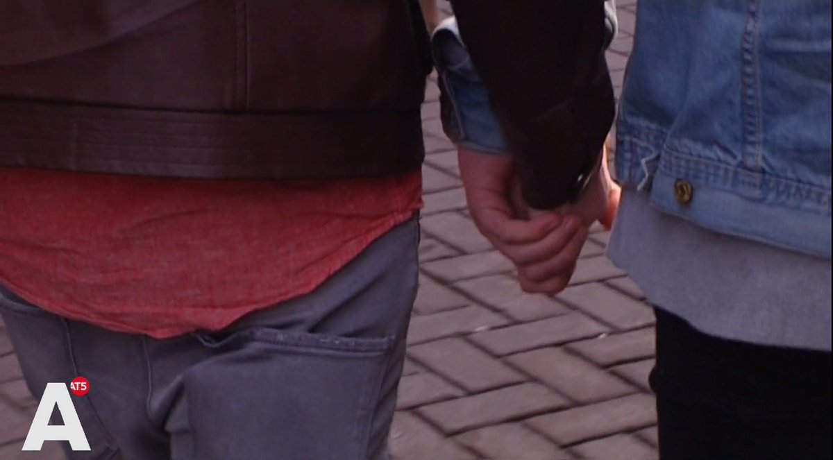 AT5's tweet photo. Veel seksueel geweld tegen vrouwen en homoseksuelen: 'Er valt winst te behalen' https://t.co/M8CE69jP5q https://t.co/7exwxLgS7r