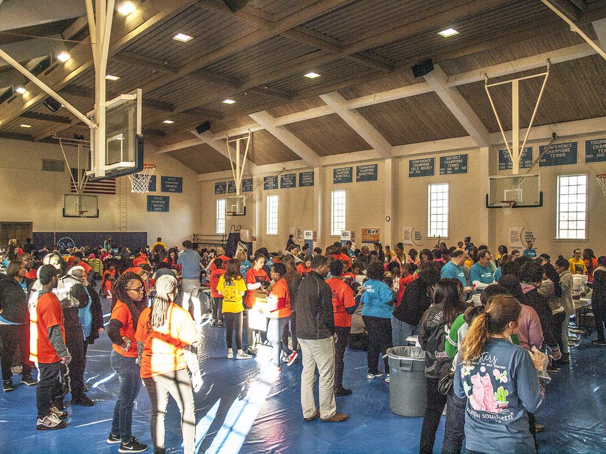SaintMarysNC's tweet photo. Honoring Dr. King's legacy as we partner with @UWTriangle on #MLKDayTriangle @SaintMarysNC! Huge crowd in Bacon Gym volunteering for #MLKDay2018! #Uniting4Good https://t.co/WAmjxAgELP