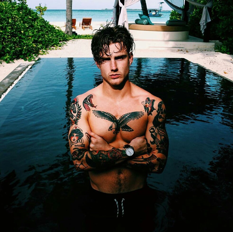 Mᴀɴ Cʀᴜsʜ Mᴏɴᴅᴀʏ. 

   [ @tattooedslayer. ]