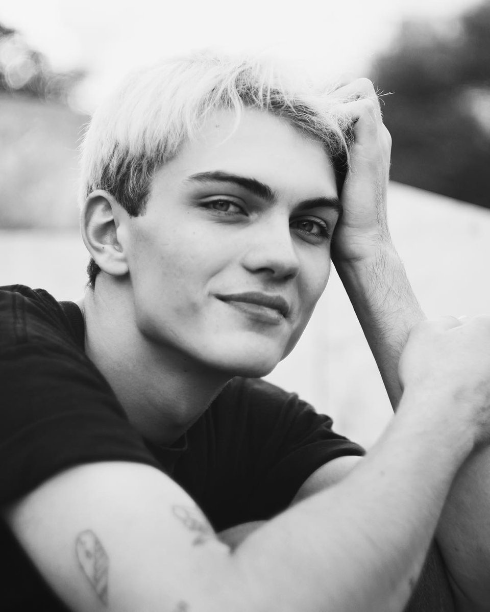 Mᴀɴ Cʀᴜsʜ Mᴏɴᴅᴀʏ.

   [ @AKARTHATOS. ]