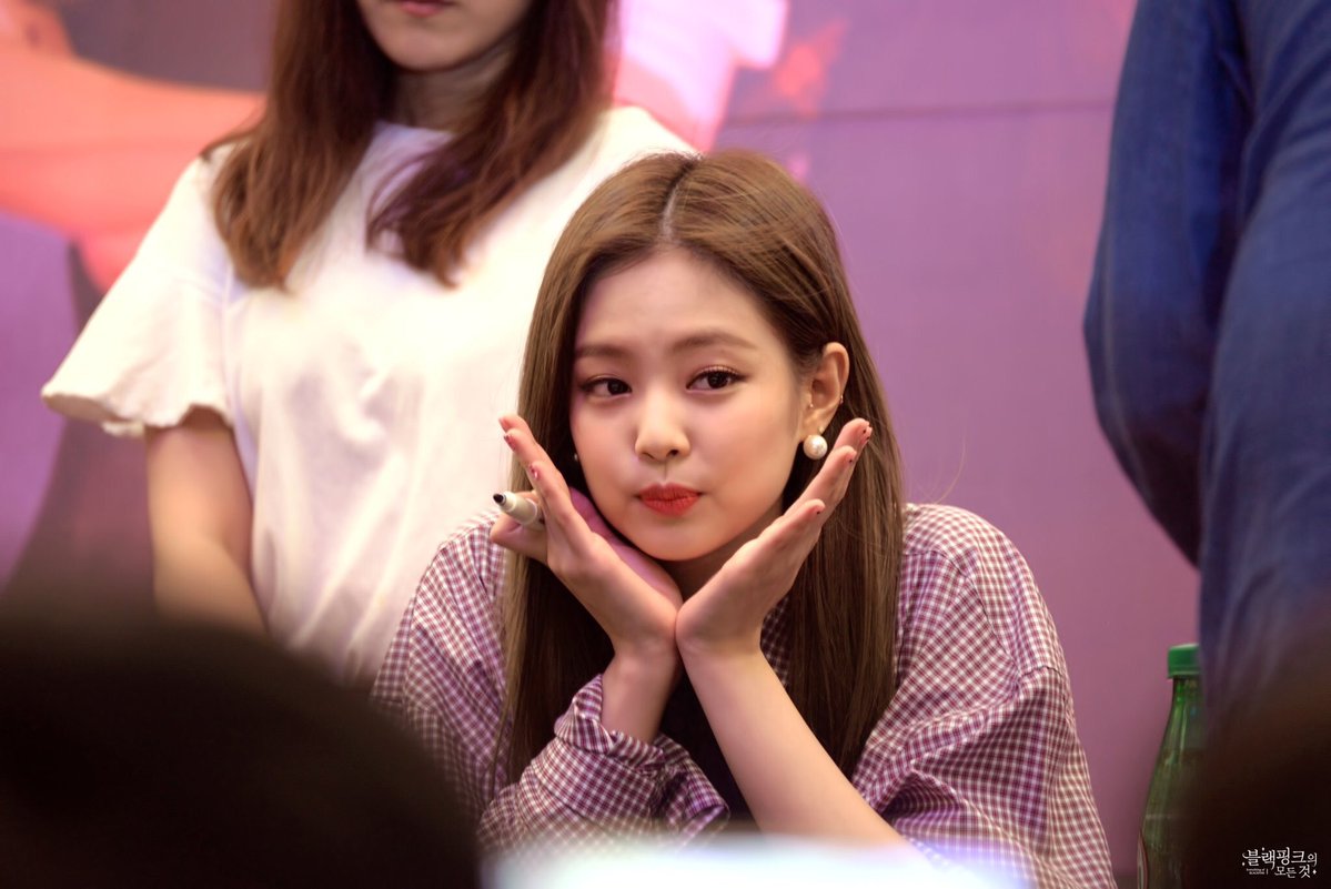 cyberphobya's tweet photo. choicest wishes for a wonderful, fun filled birthday to our little treasure, Jennie Kim. you're the perfect blend of warmth, joy and love; be happy always. #HappyJendeukieDay https://t.co/IrNeLd65uU
