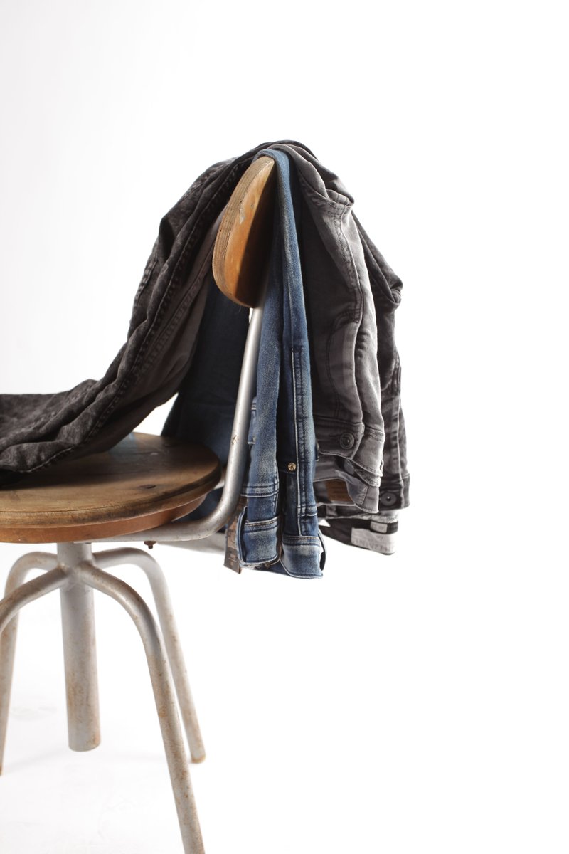 FASHION5_de's tweet photo. Dürfen wir vorstellen: Der berühmte Stuhl! Wer hat ihn auch? ;-) #neuewoche #neuestyles #denim #jeans #blue #modayblues #derstuhl #montag #Monday #mondaymotivation #mondayfunday #startyourweekright  #dailyfashion #instastyle #ootd #wiw #instastyle #fashion5de #myauthenticstyle https://t.co/hk5vknNfSj
