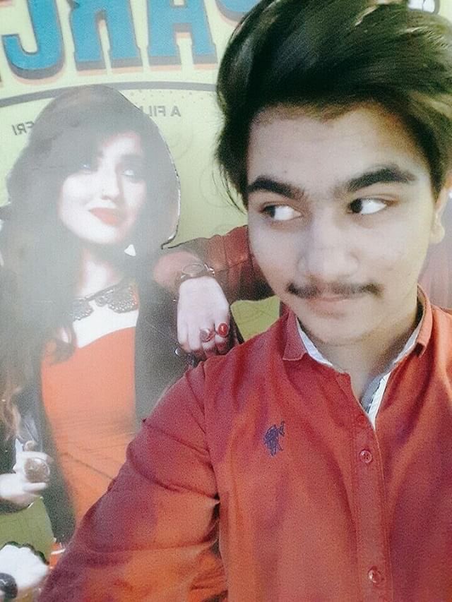 ParchiTheMovie's tweet photo. #ThisIsTheParchiFever 
A special shout out to Gulali for the cute little kids posing exactly like @hareemfarooq and @mukhtarhoonmein!! #TooCute #ParchiFever #Parchi #ParchiWinningHearts #ParchiTakesOver 
Currently running successfully in cinema houses across #Pakistan. https://t.co/0lmdKIcv1R