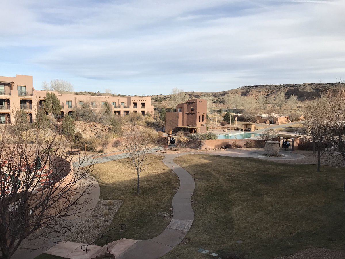 ForeverLawnofTB's tweet photo. Day 1: ForeverLawn Conference 2018, Albuquerque. We look forward to this every year - time to update our industry knowledge, hone our business acumen, and enjoy fellowship with dealers throughout North America. #ForeverLawn #grasswithoutlimits #peoplewithoutlimits https://t.co/PmBZRTdST1