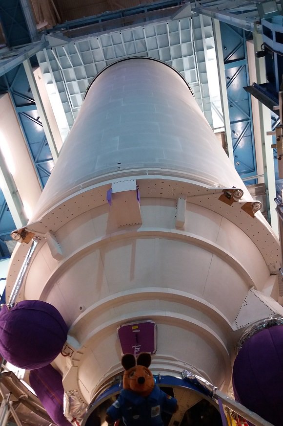 Mausonaut's tweet photo. ... es war super beeindruckend den #SpaceEnablers der @ArianeGroup in Les Mureaux direkt beim Zusammenbau von Hauptstufen der #Ariane5 zuschauen zu dürfen! #mein2017 #MINT https://t.co/GBBOexKuyB https://t.co/ooH1NeVbSy