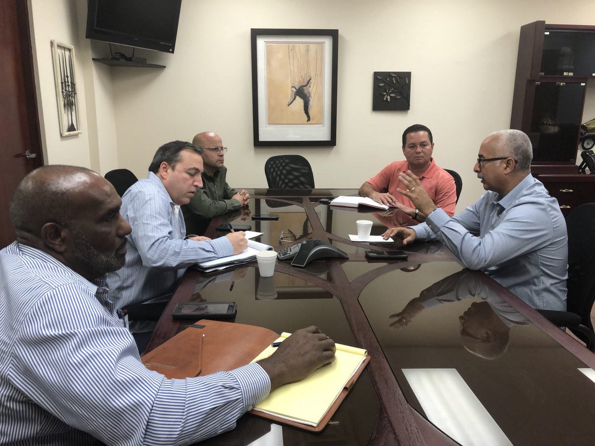 RMaldonadoCFO's tweet photo. Junto a los alcaldes de Guaynabo Ángel Pérez y Manatí José Sánchez, discutiendo la transformación del Departamento de Hacienda. https://t.co/UEPY5fPVki
