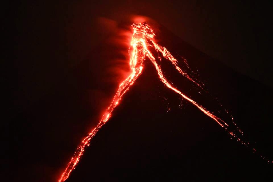 99emleonen's tweet photo. aesthetically pleasing 🌋

#MayonVolcano
#MayonVolcanoAlertLevel3 https://t.co/mpVNMp4dBu