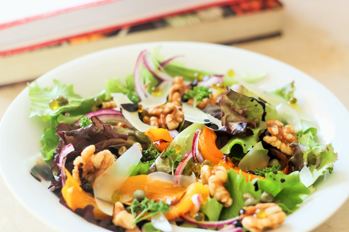 AnishaRMistry's tweet image. This is not just any #salad, it’s a lifestyle! This #ThursdayThrowback #recipe is light, #healthy and #delicious! bit.ly/2mFKcVs