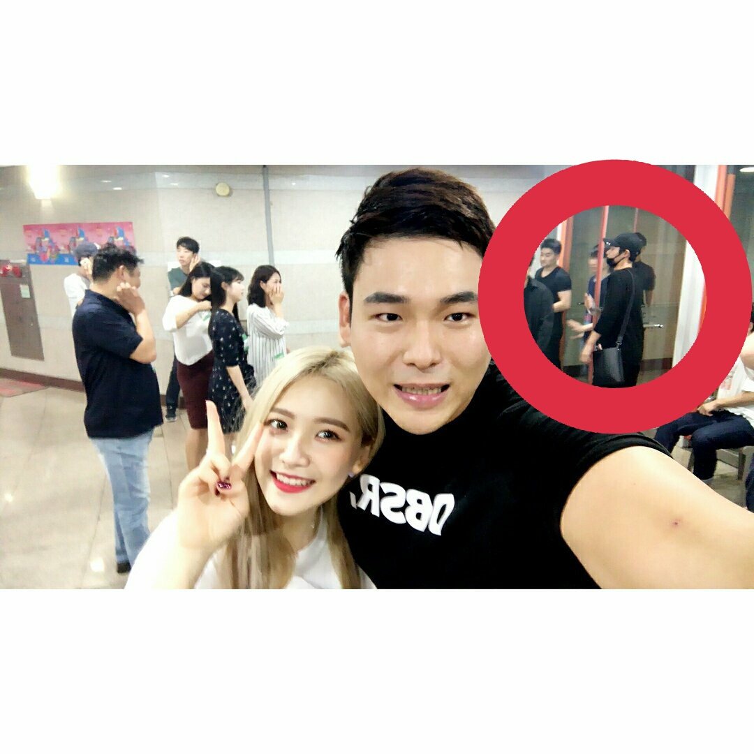 9. Actor Lee Seowon liked many photos of Joy (he wasn& #39;t tagged) and he always talks to her/interacts with her during music bank, also he went to red velvet& #39;s concert (while he was busy because of his drama) and even met Joy& #39;s family