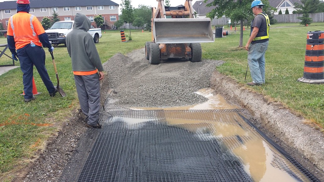 TerrafixGeogrid's tweet photo. #TBXGeogrids TBX2000 specified by #PetoMcCallum in #Ancaster for Meadowland Park walkways with #DiamondEarthworks #terrafixgeo https://t.co/2l3NexPMwM