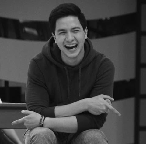 _HappyZee's tweet photo. I vote for @aldenrichards02  #AldenRichards for #TBWORLD2017 @DTopbeautyworld https://t.co/ly5byGt4Z4