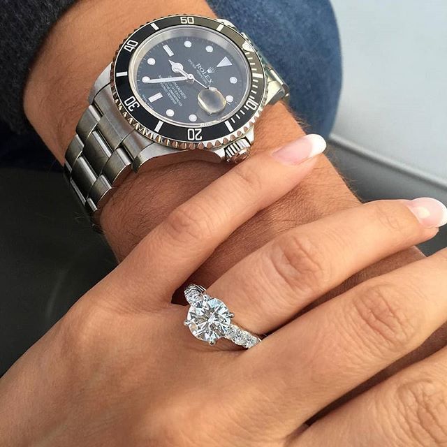 A Round Diamond Band, Diamond Detailing and a Round Brilliant Diamond Center Stone 💍✨ Double Tap and Tag your other half...
.
.
By @rainerijewelers
.
#engagementring #engagement #Wedding #diamondring #BGRings #TheknotRings #WeddedWonderland #diamonds… ift.tt/2EHiXAn