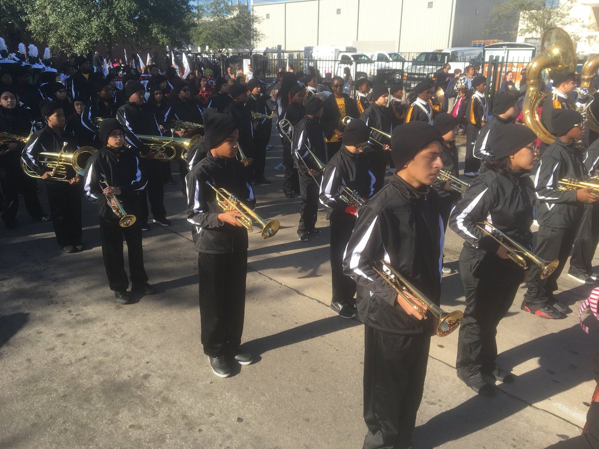 LawsonMS_HISD's tweet photo. Beautiful day for a parade to honor Dr King! Great job to all students @LawsonMS_HISD 
“If you can't fly then run, if you can't run then walk, if you can't walk then crawl, but whatever you do you have to keep moving forward.” -Dr Martin Luther King Jr. https://t.co/WwHl6Eouth