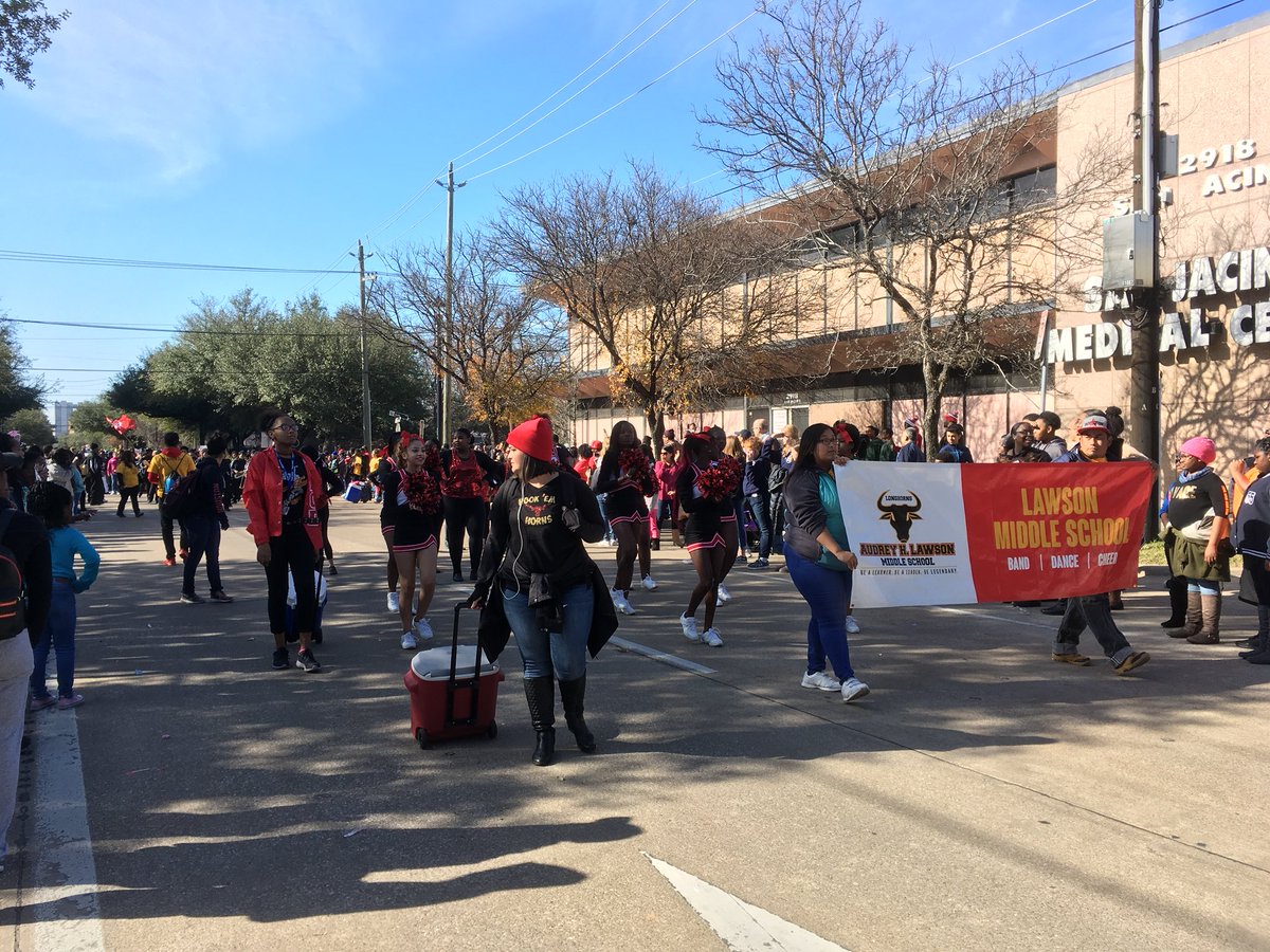 mscantumath's tweet photo. great to see @LawsonMS_HISD at the MLK parade https://t.co/BfkeE9mYWS
