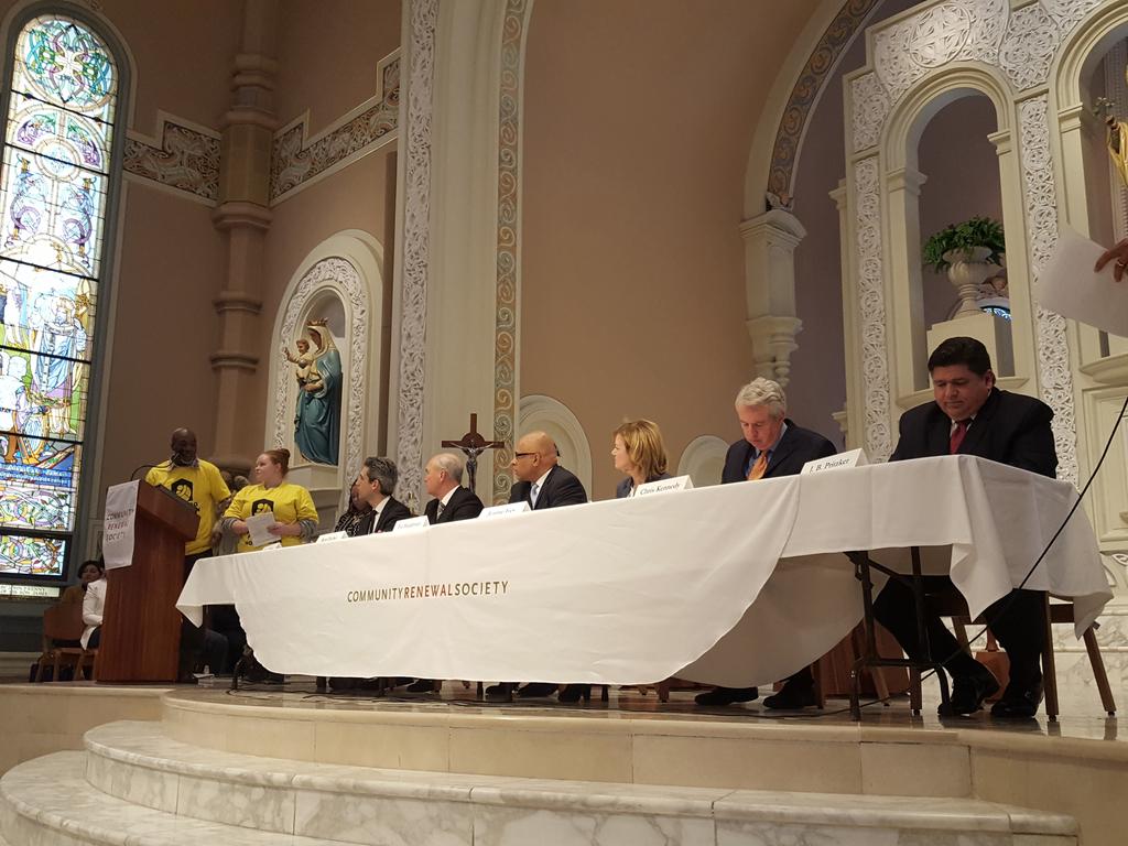 organizaChicago's tweet photo. @ChiHomeless leaders and RROCI members Ali and Rachael got the Yes from all present candidates for governor for their future support of legislation preventing courts from using unpaid fines and fees to stop people from sealing their records. @CRSchicago #CRSMLK https://t.co/ekYlaTMB7U