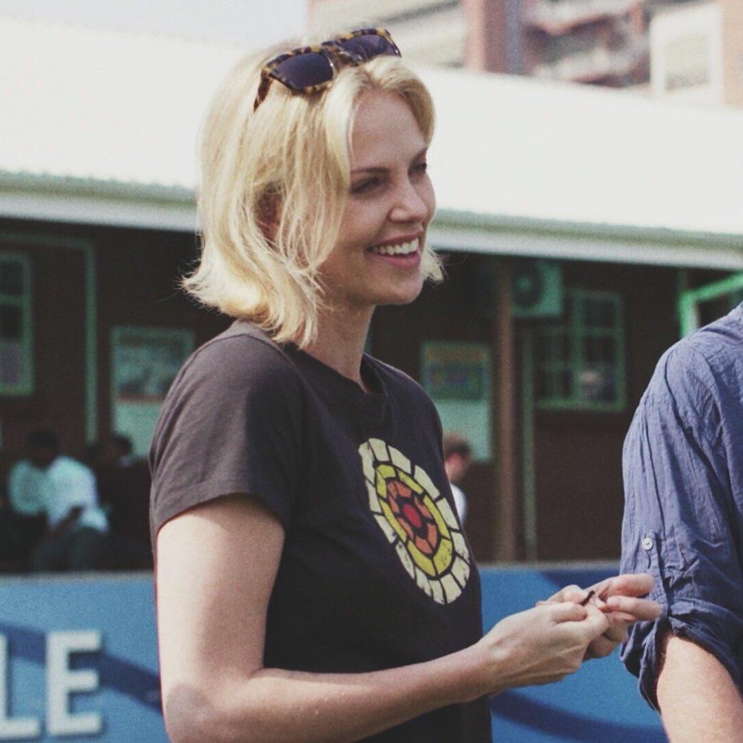 CHARLlZETHERONS's tweet photo. charlize theron deserves the whole entire world and must be protected at all costs!!!!!! https://t.co/uw3K2QzBzW