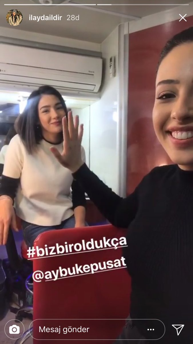 va_vey_la_'s tweet photo. Seninle bu kadar bir olurum 😂😂 Çok ponçik eller sizi 😊 Bu ikiliye bayılıyorum arkadaşlıklarına ayrı bayılıyorum 😍👭 #BahNaz #NazBah #aybükepusat #İlaydaIldır #Söz #YavBah https://t.co/63FllPaVe2