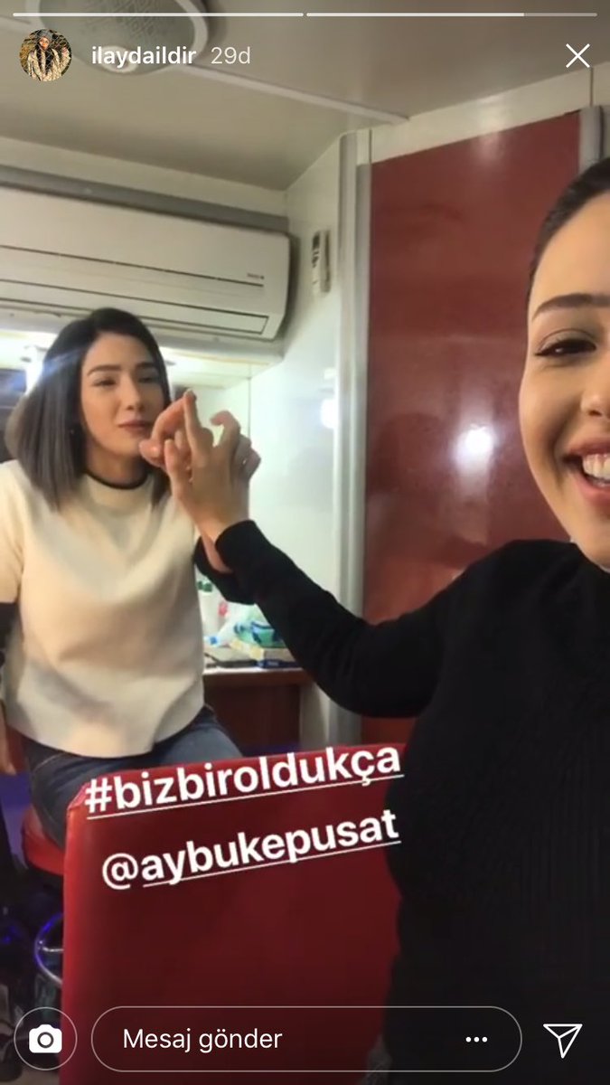 va_vey_la_'s tweet photo. Seninle bu kadar bir olurum 😂😂 Çok ponçik eller sizi 😊 Bu ikiliye bayılıyorum arkadaşlıklarına ayrı bayılıyorum 😍👭 #BahNaz #NazBah #aybükepusat #İlaydaIldır #Söz #YavBah https://t.co/63FllPaVe2