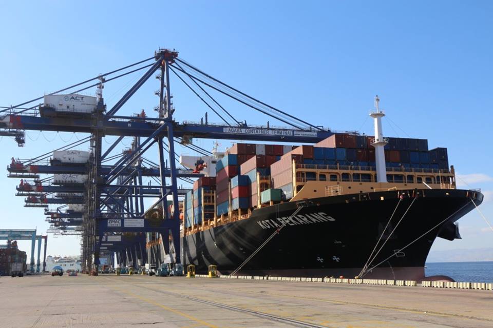 Erudito maíz marco APM Terminals på Twitter: "#LiftingGlobalTrade: The Aqaba Container Terminal  in Jordan, managed by APM Terminals, welcomed the container ship KOTA  PEKARANG making its Maiden call at the port last week.  https://t.co/vPqfs6G8vS https://t.co/9Sykg5FtNU" /