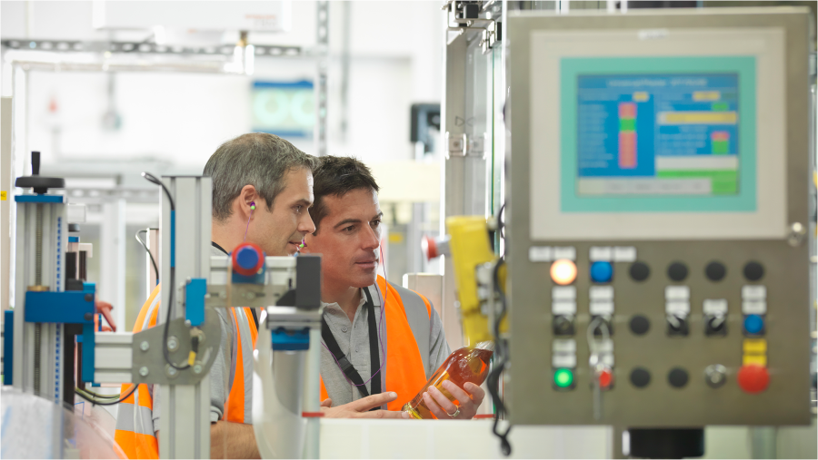 IntelEdge's tweet photo. With a continued shift and massive growth in #IoT-powered manufacturing, 2018 will see a stronger, safer and more efficient workplace. https://t.co/MKZEBjwVYn https://t.co/px16VcSbc6