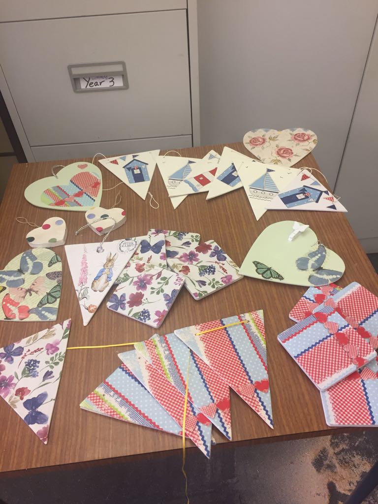 ShedTogether's tweet photo. @BubblyNas #plywood #napkins #decoupage https://t.co/I8qXpdkTUI