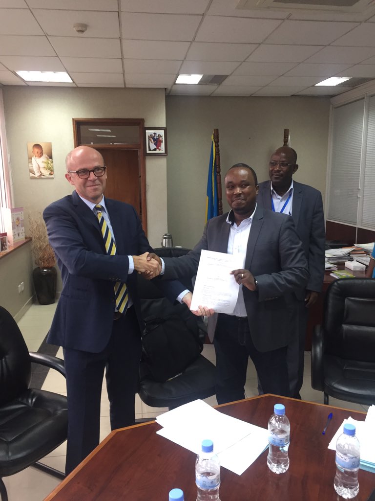 RulisaS's tweet photo. Pleasure to have signing of MoUs between @Uni_Rwanda &amp; teaching hospitals to strengthen Medical education @RwandaMedicine @RwandaHealth @ccpcotton @DianeGashumba https://t.co/HvFo52t3TH