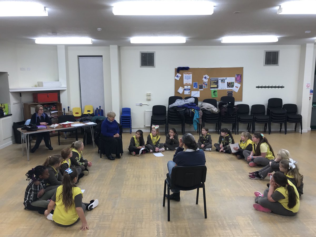 ‘An Audience with Reverend Gill’ ☺️
Today we learnt all about Christianity and asked Revd Gill lots of questions about being a priest as part of our Discovering Faith badge 👩🏼‍💼⛪️💭 #girlguiding #discoveringfaith #brownies #learning