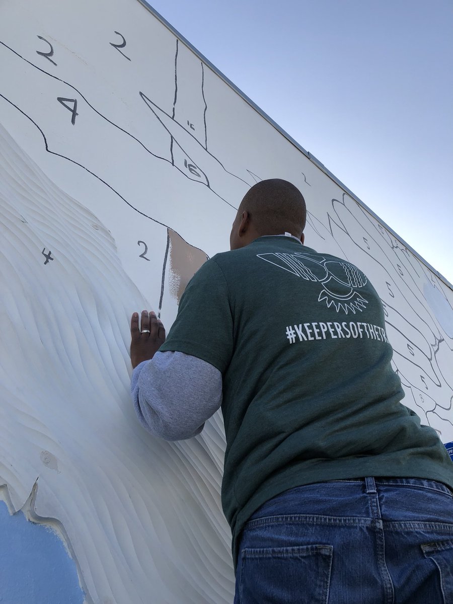 dgbartel's tweet photo. #GivingBack!
@BrowardCollege’s @greghaile and Board Member David Maymon are #MuralMasters - volunteering with @LeadershipFla @ymcasoflo @MLKDay @mlkdayofservice at @BrowardVision @FlaglerVillage #MockingbirdTrail. #MLKDay #Service https://t.co/JAwLW22hG2