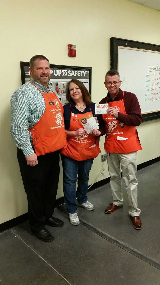 MSAPM Sean recognizing InFocus Captain Tanya today at 1412 for her help