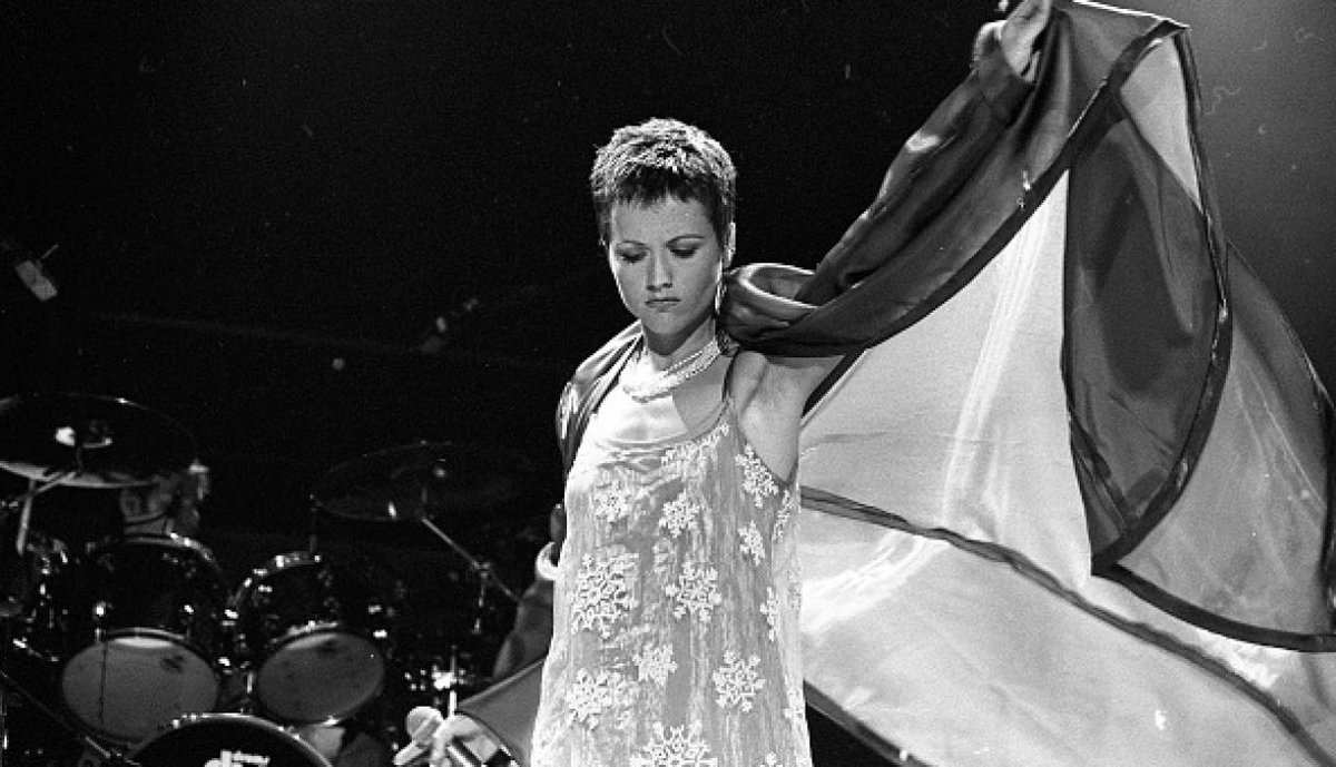 RaulKalu's tweet photo. Hasta siempre, Dolores. Luciré con orgullo la marca que has dejado en mi música. https://t.co/EaYH3Xkl3z