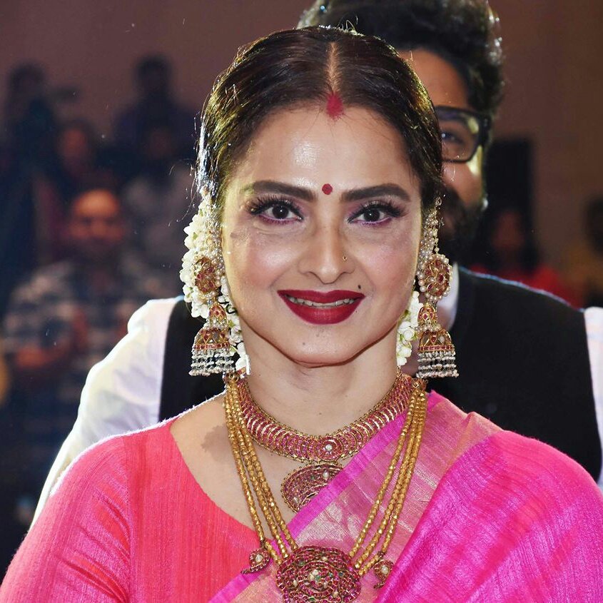 rekha69019537's tweet photo. #NewProfilePic https://t.co/LLAkbgx9AB