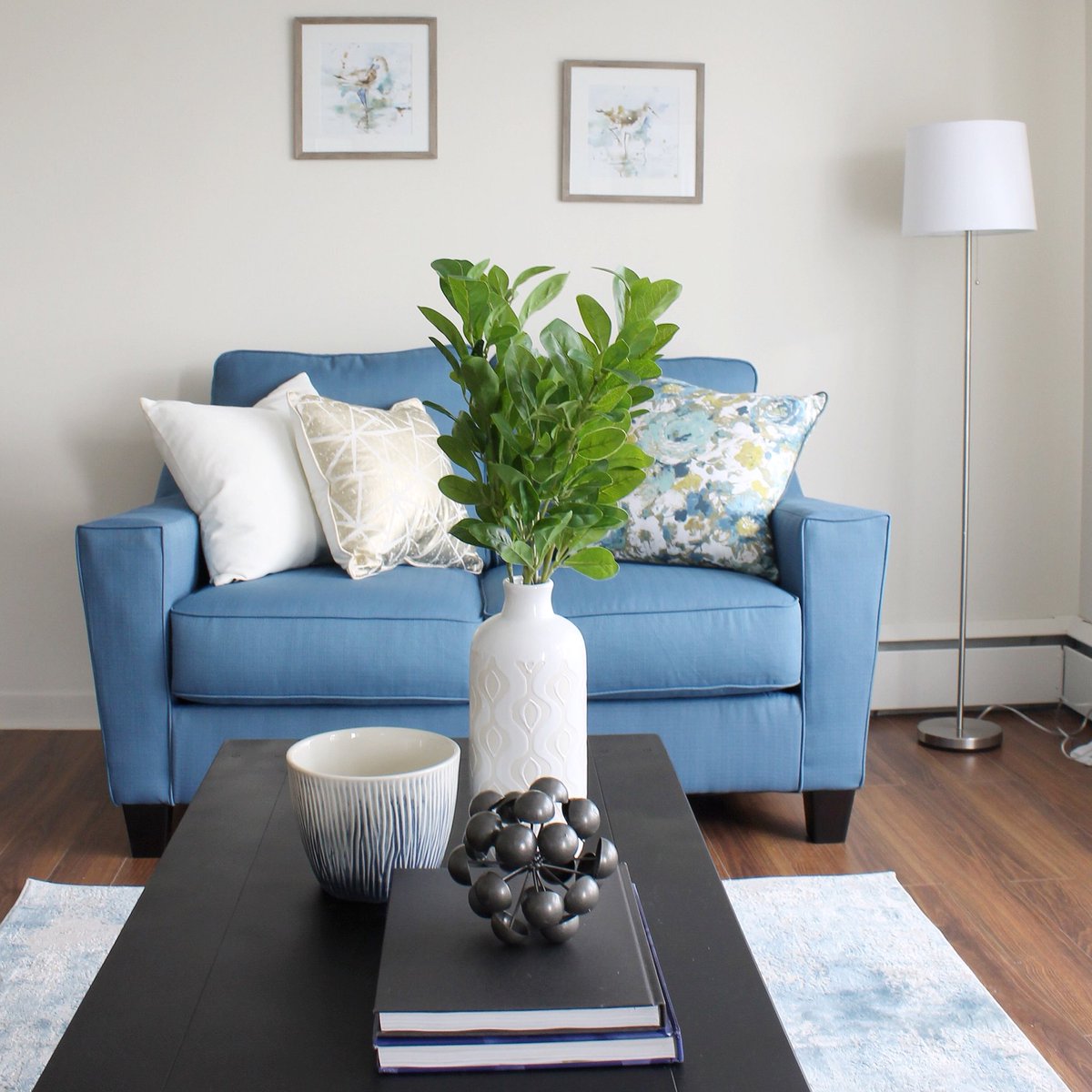 char_interiors's tweet photo. It might be cold out today, but it feels like spring in this living room! #homestaging https://t.co/UpaeBSvGzP