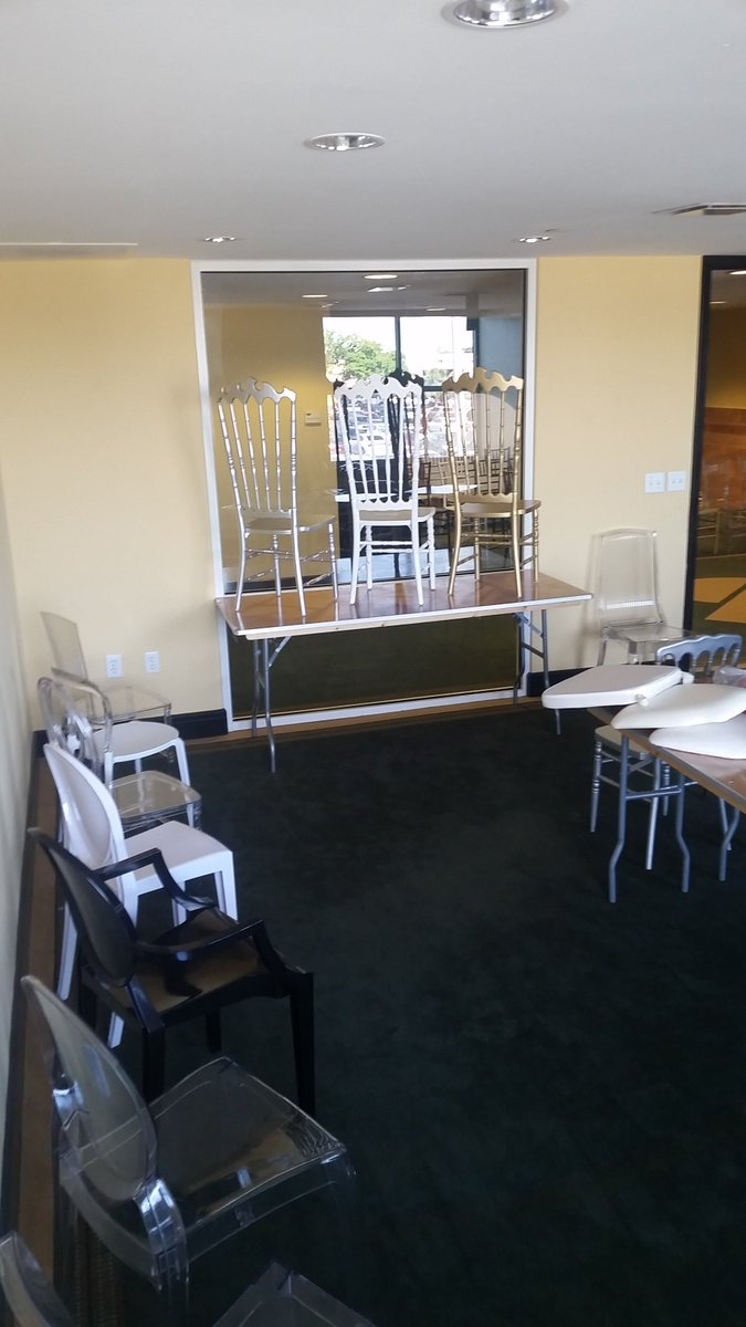 ChiavariChairCo's tweet photo. Our new office is starting to take shape!!! Operation #SHOWROOM is in full swing. Here are a few shots of our progress #chiavari #chairs #tables #barstools #rustic #wedding #furniture #party https://t.co/fGFgkr53vr