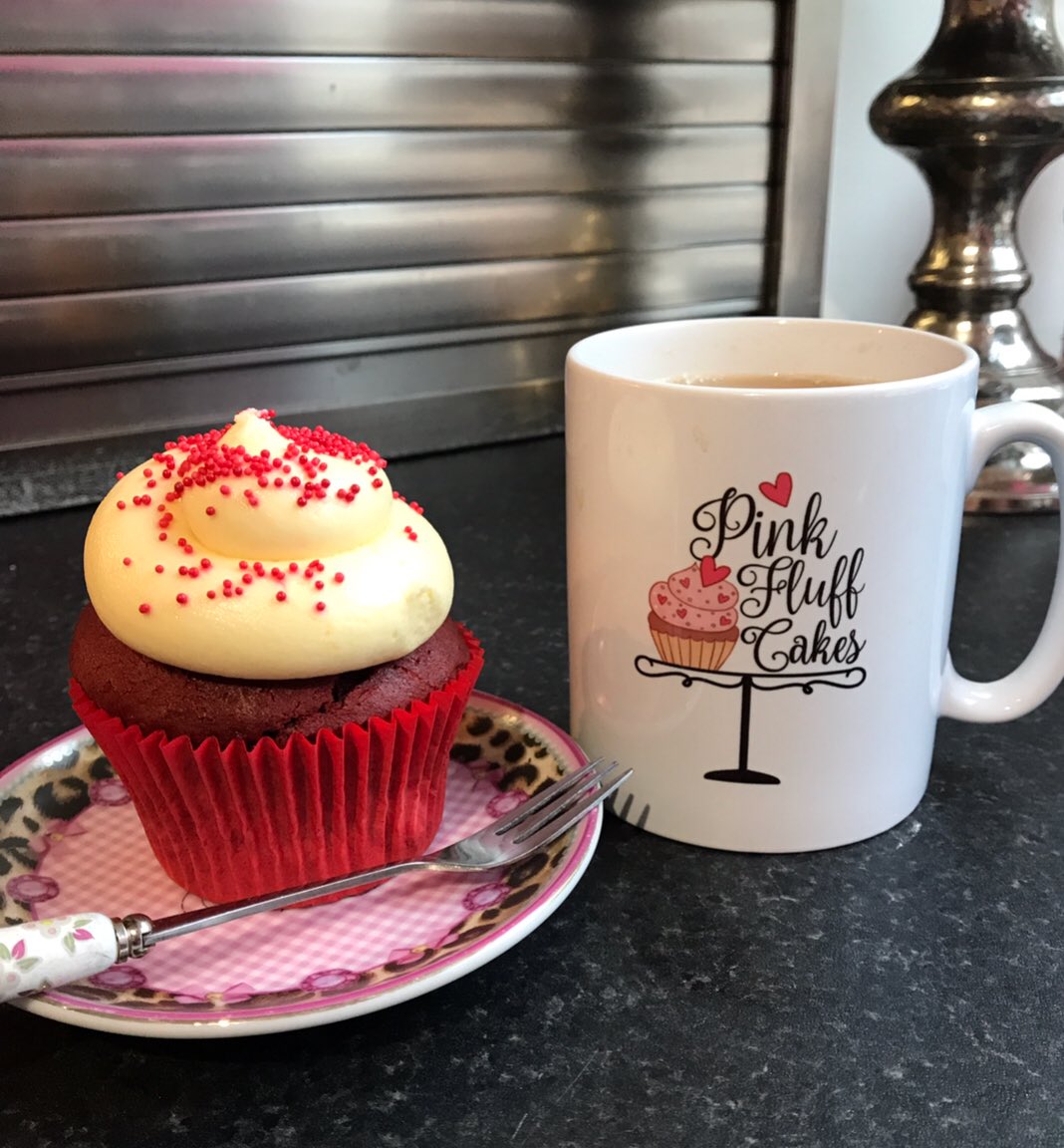 Pinkfluffcakes's tweet image. Don’t forget to order your Valentine’s Day treats ❤️💖