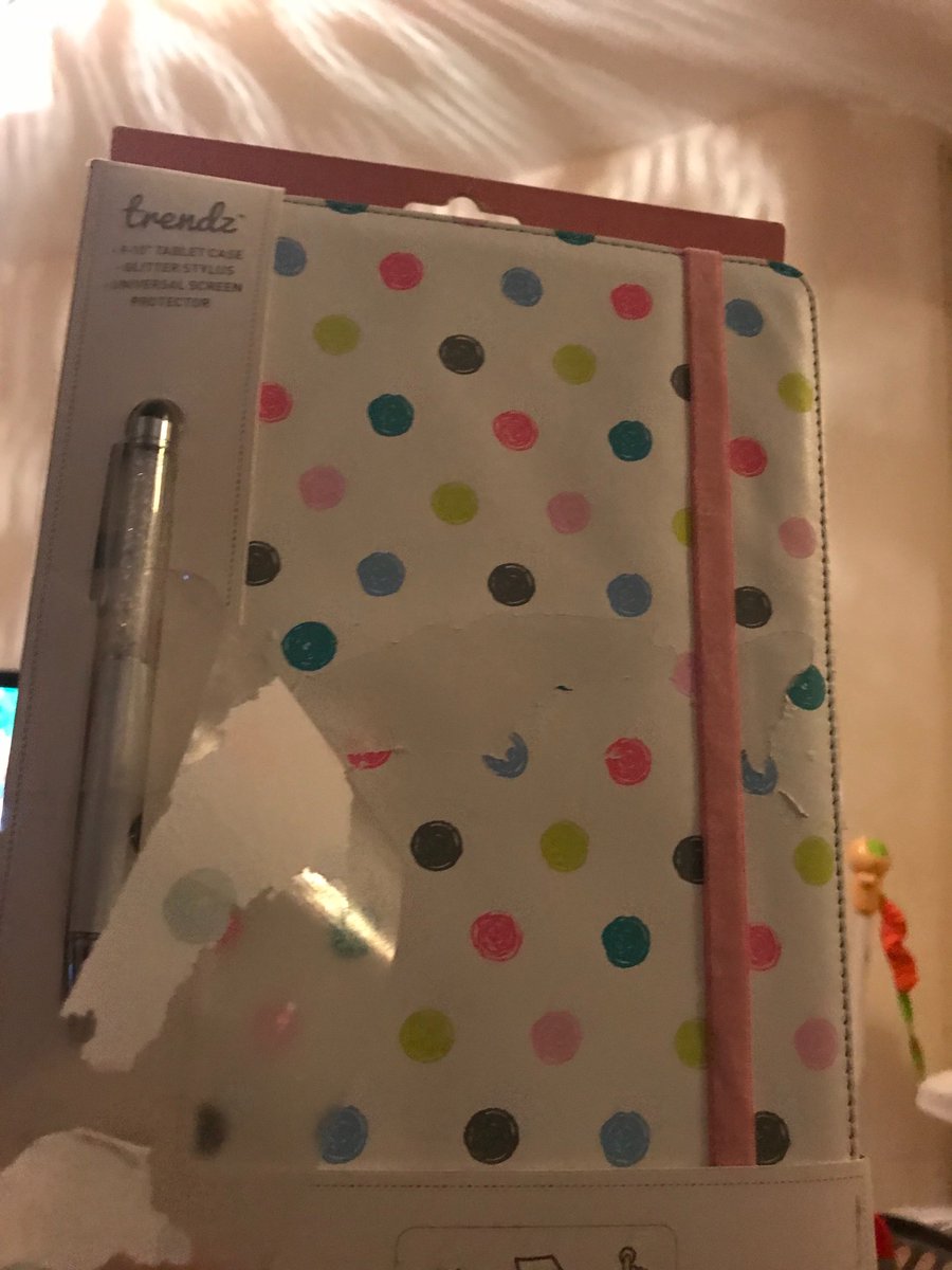 CharlieGeorgeRo's tweet photo. Just purchased this from @asda Harlow. The security label peeled the outer of the case off 😂 https://t.co/9l2B0f7avy
