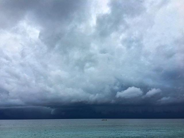 DevelopingTog's tweet photo. Reposting @kkajalainen: - via @Crowdfire 
I love nature. 🌊
#bali #nature #storm #ocean #sea #rainseason #travel #photography #adventure https://t.co/BDTQlqF2jP