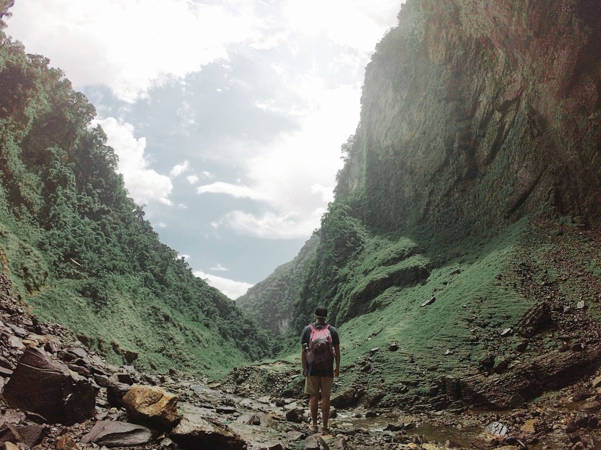 CompassesQuests's tweet photo. “Traveling – it leaves you speechless, then turns you into a storyteller.” – Ibn Battuta #quote #travel #goctawaterfall @peru https://t.co/Y1ZY0qmSvQ